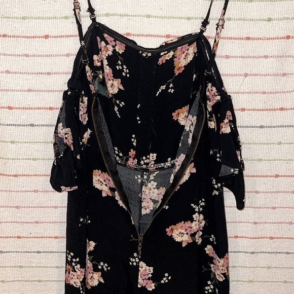 Wild Fable Black cold-shoulder jumpsuit. - Picture 10 of 11